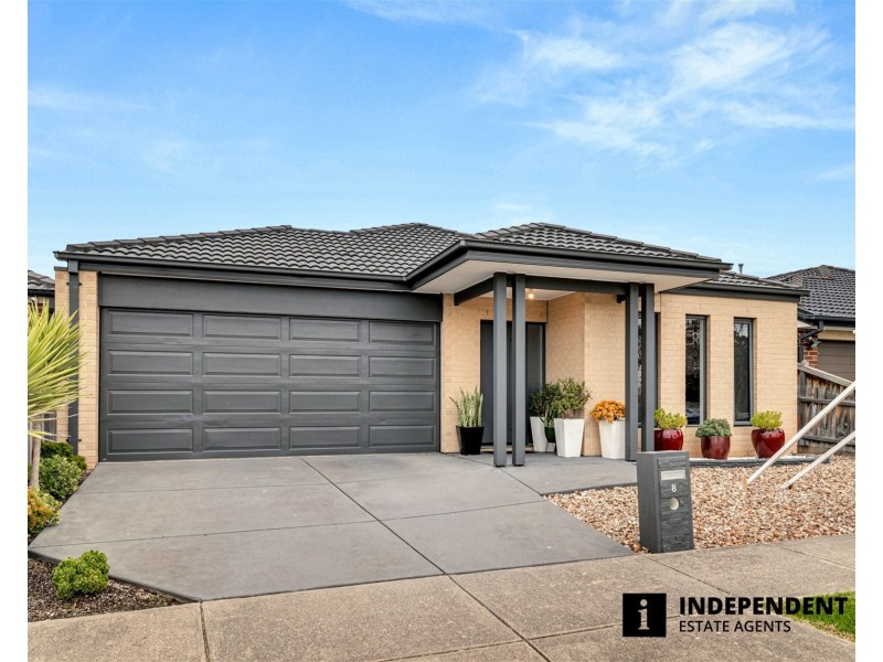 8 Pipers Place, Clyde North VIC 3978