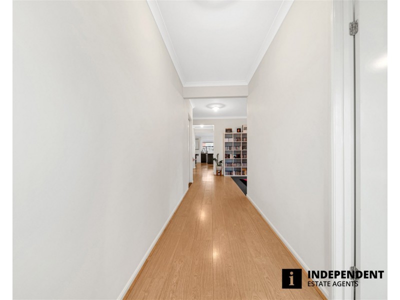 8 Pipers Place, Clyde North VIC 3978