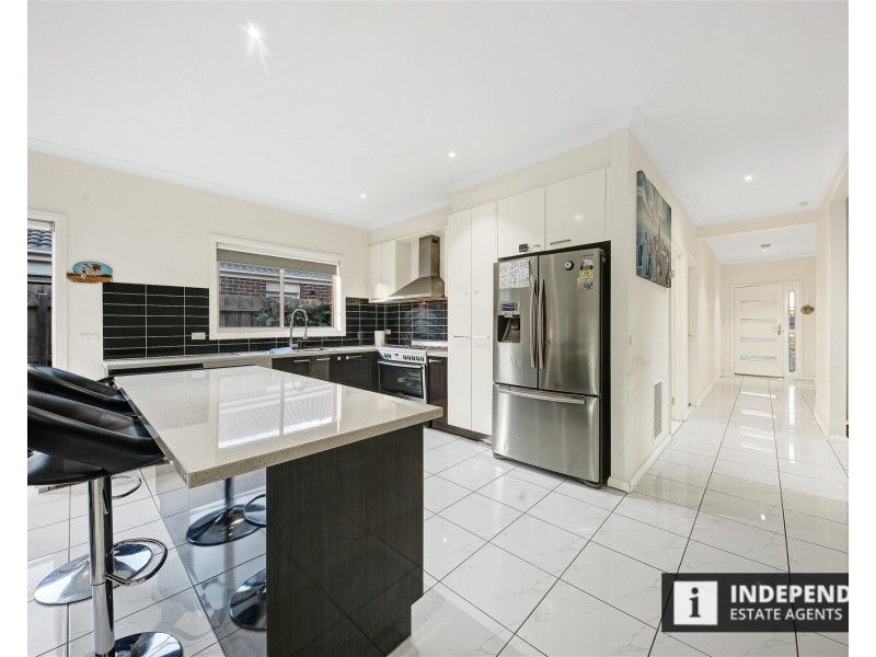 16 Hedgerow  Avenue, Brookfield VIC 3338