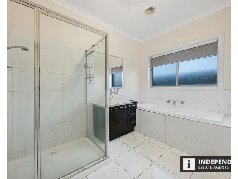 16 Hedgerow  Avenue, Brookfield VIC 3338