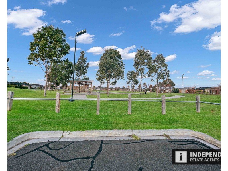 16 Hedgerow  Avenue, Brookfield VIC 3338