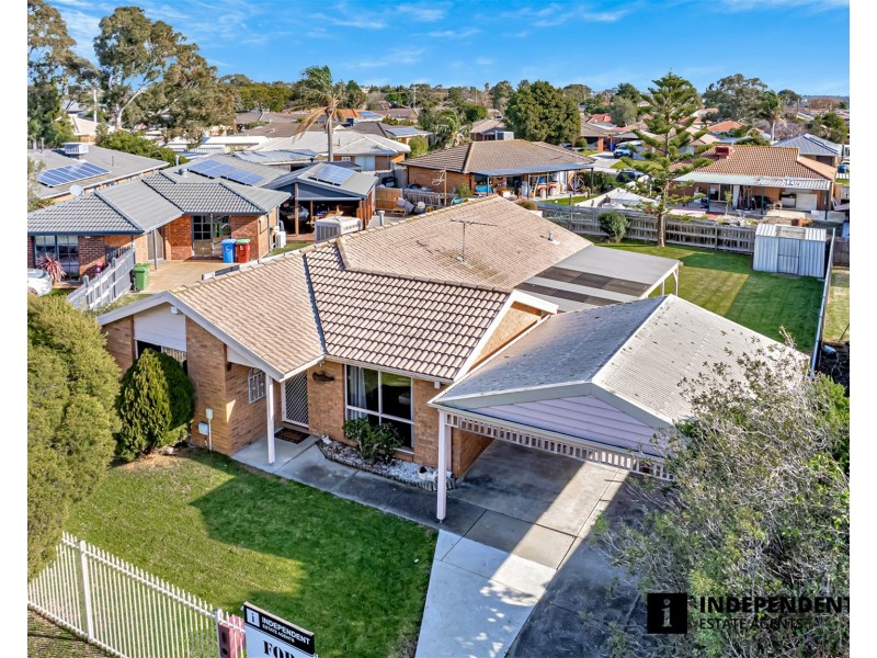 11 Annand Close, Cranbourne West VIC 3977