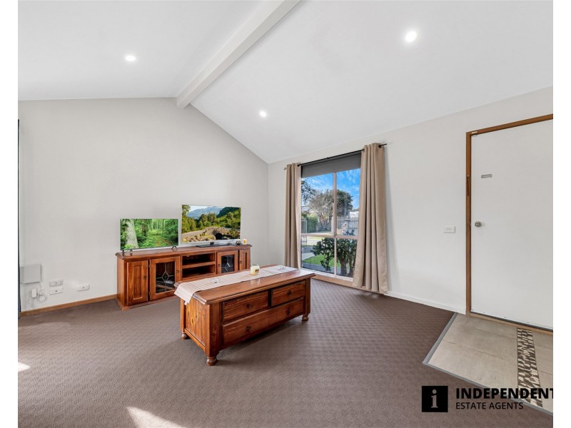 11 Annand Close, Cranbourne West VIC 3977