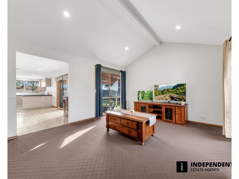 11 Annand Close, Cranbourne West VIC 3977