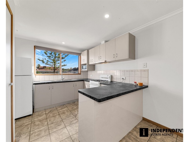 11 Annand Close, Cranbourne West VIC 3977