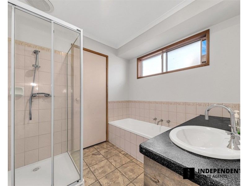 11 Annand Close, Cranbourne West VIC 3977