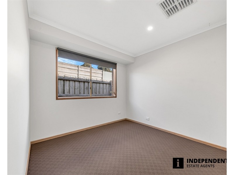 11 Annand Close, Cranbourne West VIC 3977