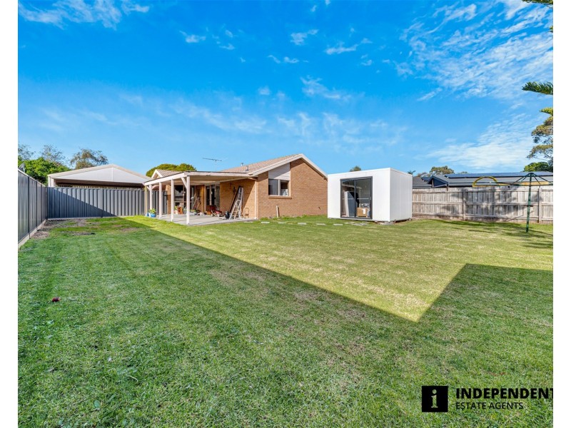 11 Annand Close, Cranbourne West VIC 3977