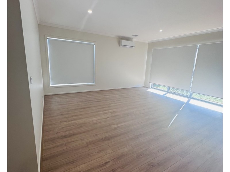 3 Songlark St, Melton South VIC 3338