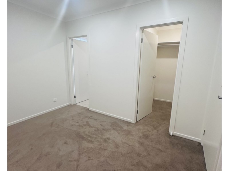 3 Songlark St, Melton South VIC 3338