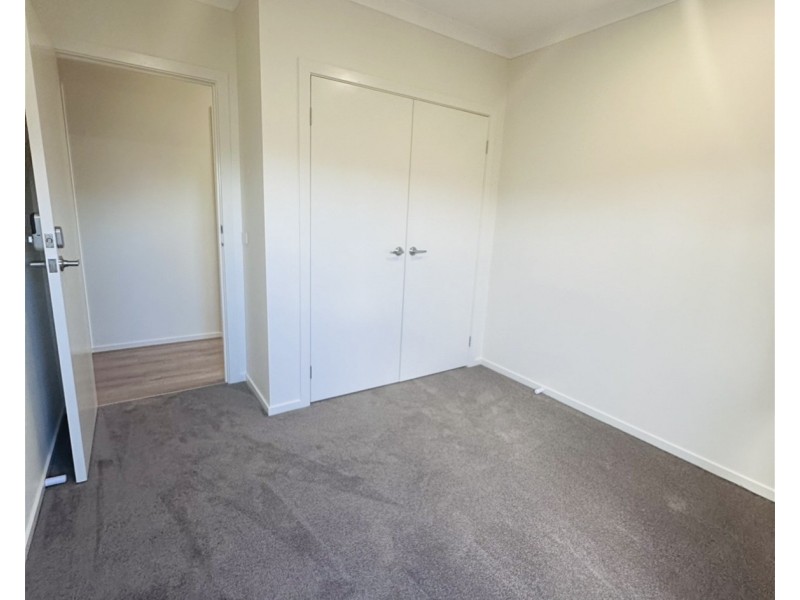 3 Songlark St, Melton South VIC 3338