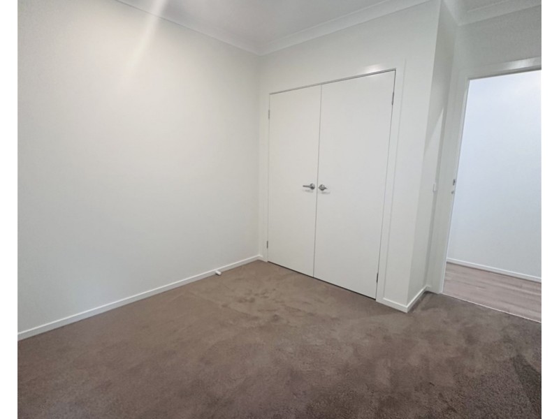 3 Songlark St, Melton South VIC 3338