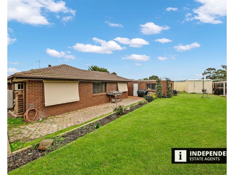 6 Dunvegan Drive, Kurunjang VIC 3337