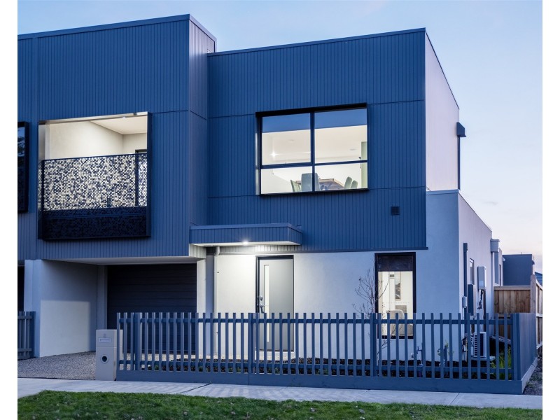 8 Pascal Way, Cranbourne South VIC 3977