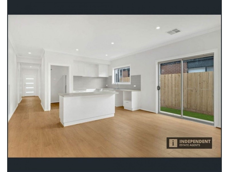 34 Trudeau st, Melton South VIC 3338