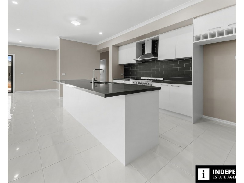 68 Walton Street, Melton South VIC 3338