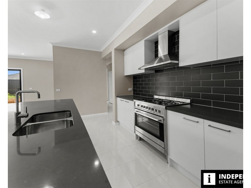 68 Walton Street, Melton South VIC 3338