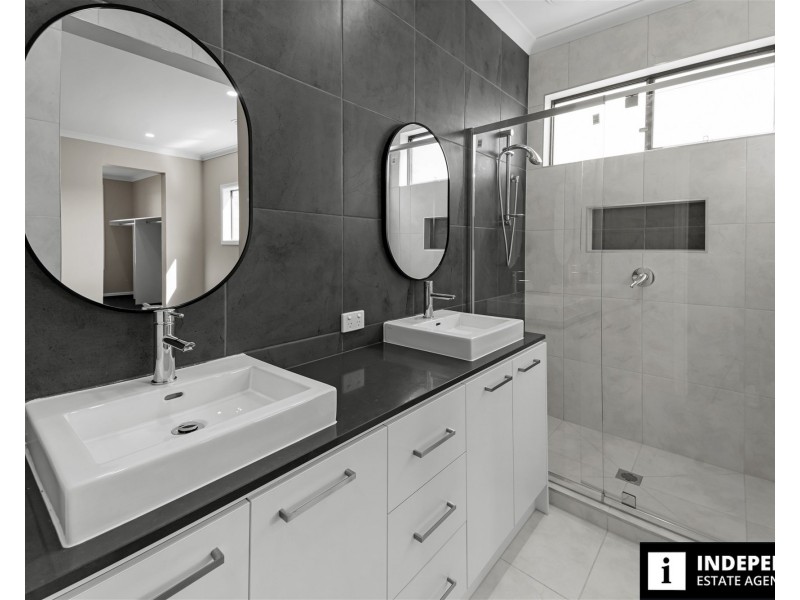 68 Walton Street, Melton South VIC 3338