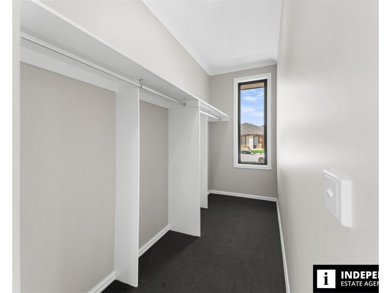 68 Walton Street, Melton South VIC 3338