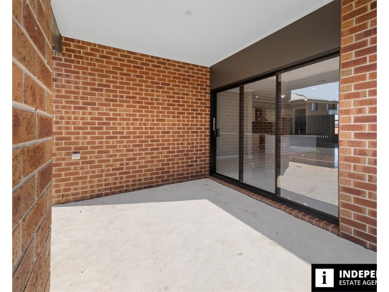 68 Walton Street, Melton South VIC 3338
