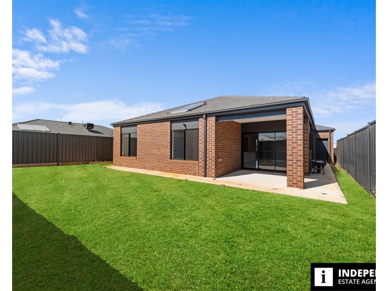 68 Walton Street, Melton South VIC 3338