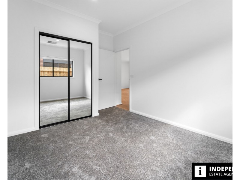 22 Trudeau Road, Melton South VIC 3338