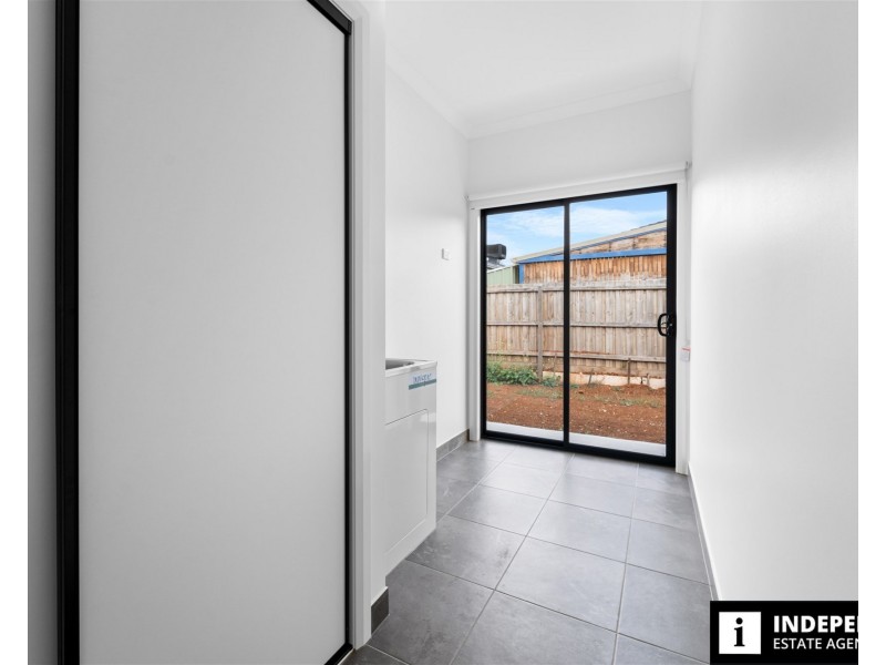 22 Trudeau Road, Melton South VIC 3338