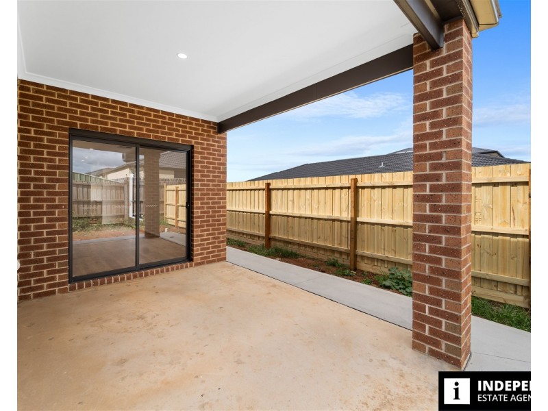 22 Trudeau Road, Melton South VIC 3338