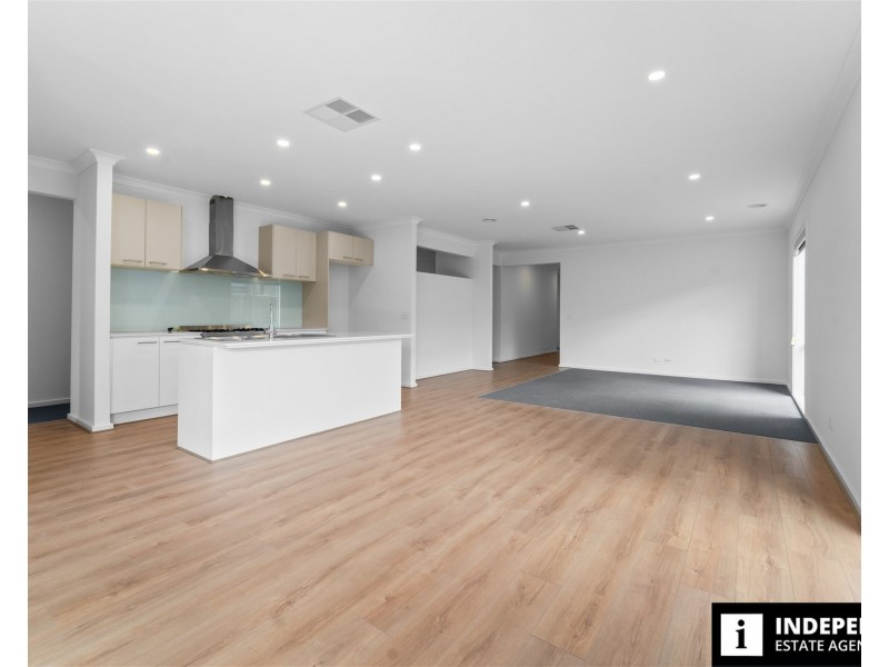 4  Solera street, Brookfield VIC 3338