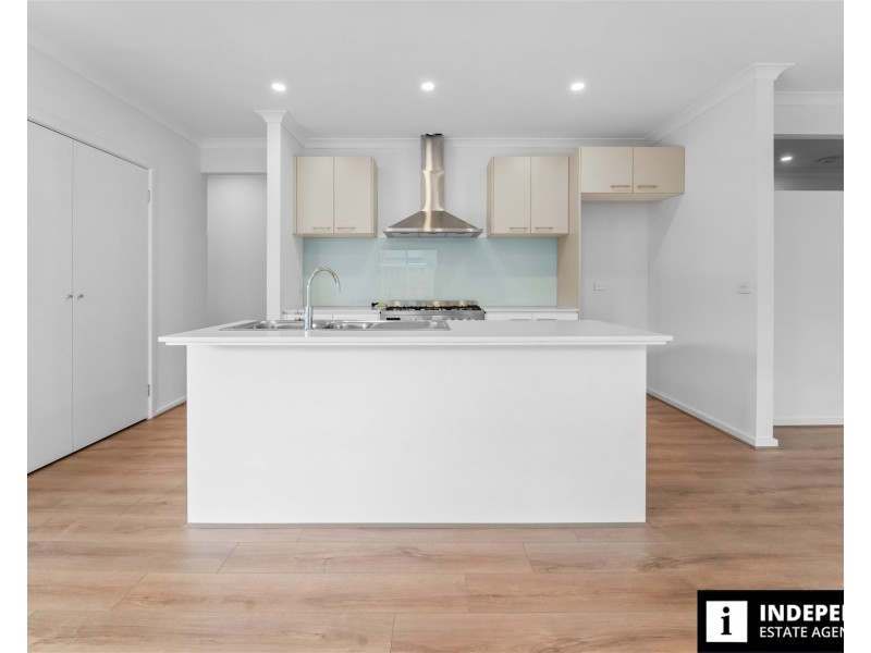 4  Solera street, Brookfield VIC 3338