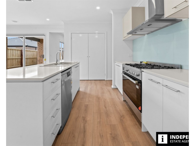 4  Solera street, Brookfield VIC 3338