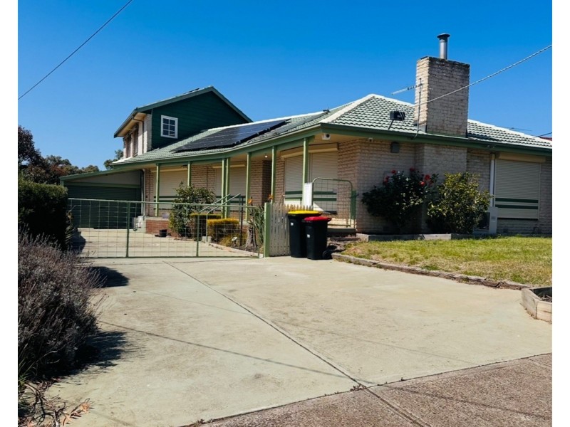 9 Sutherland Avenue, Melton South VIC 3338