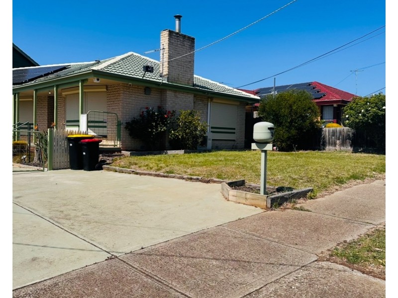 9 Sutherland Avenue, Melton South VIC 3338