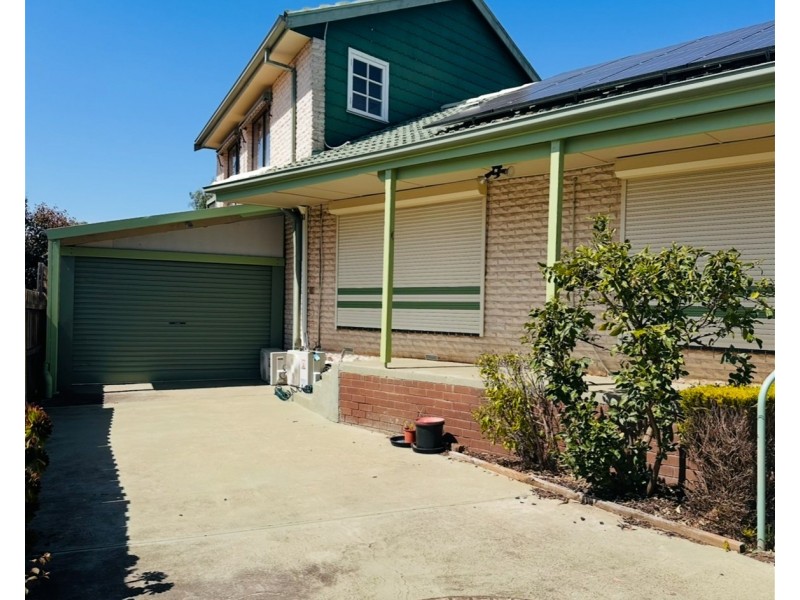 9 Sutherland Avenue, Melton South VIC 3338