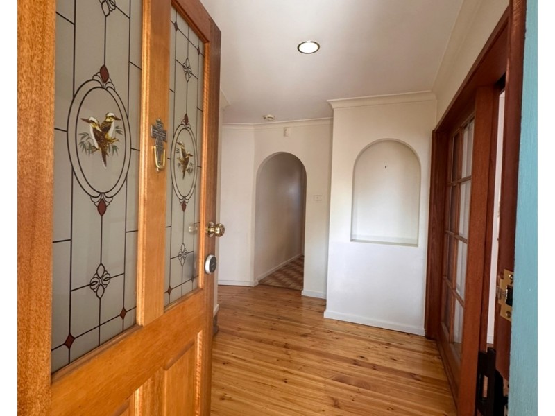 9 Sutherland Avenue, Melton South VIC 3338