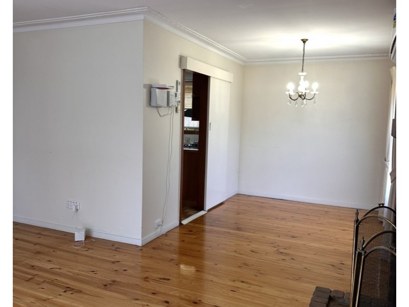 9 Sutherland Avenue, Melton South VIC 3338