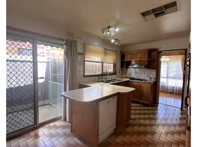 9 Sutherland Avenue, Melton South VIC 3338