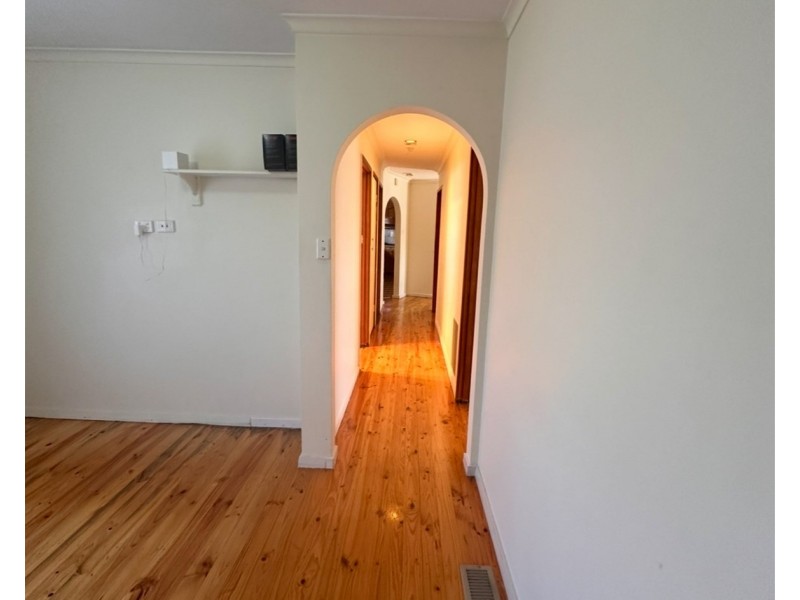 9 Sutherland Avenue, Melton South VIC 3338