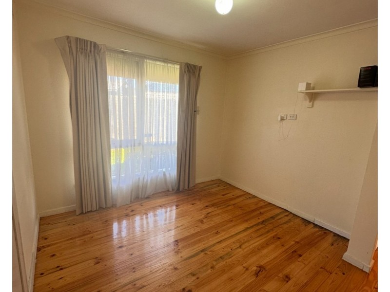 9 Sutherland Avenue, Melton South VIC 3338