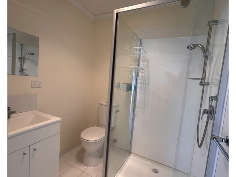 9 Sutherland Avenue, Melton South VIC 3338