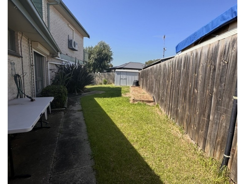 9 Sutherland Avenue, Melton South VIC 3338