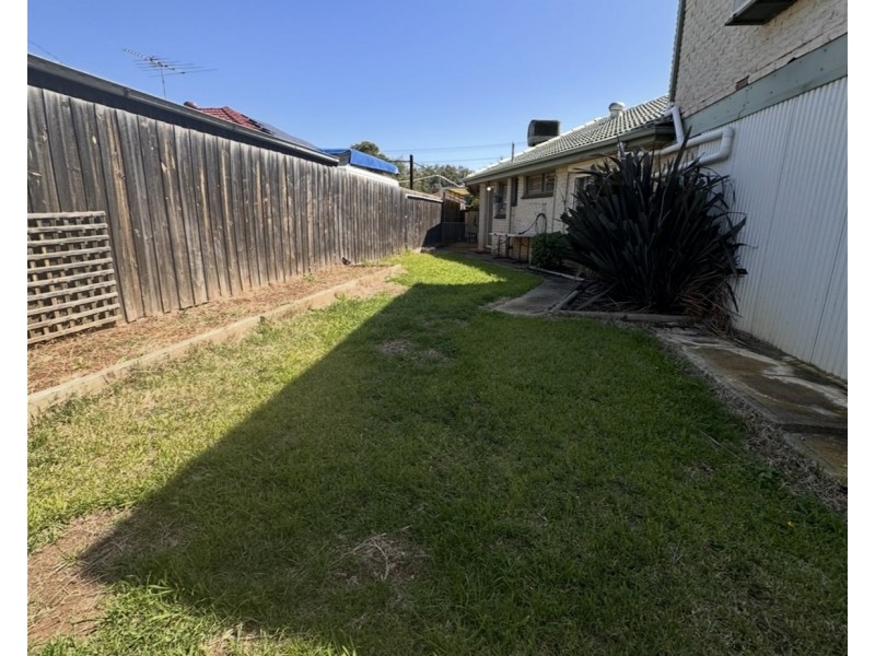 9 Sutherland Avenue, Melton South VIC 3338