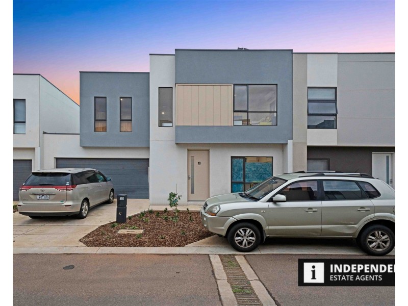 10 Steadfield Circuit, Melton South VIC 3338