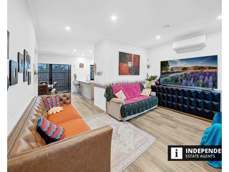 10 Steadfield Circuit, Melton South VIC 3338