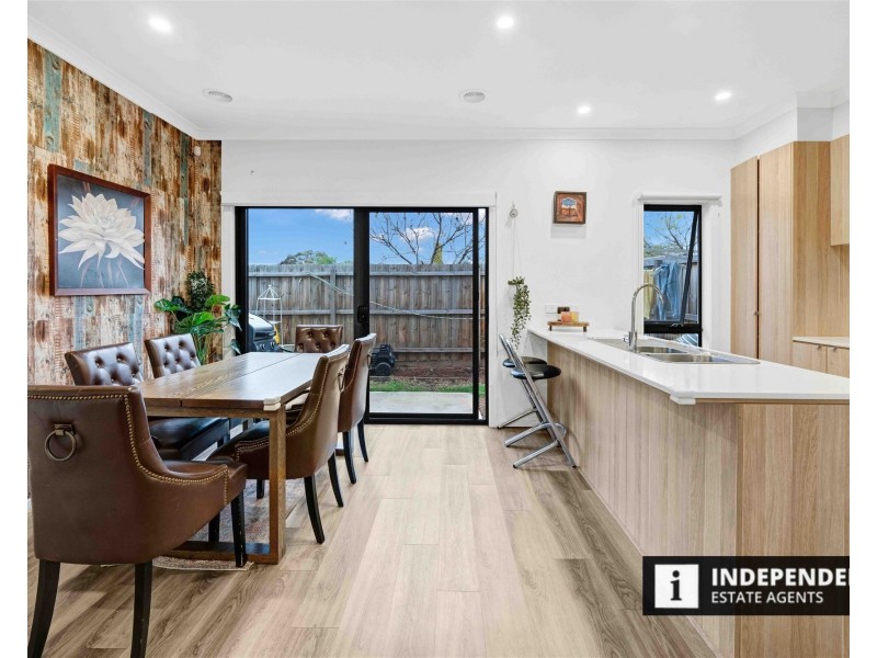 10 Steadfield Circuit, Melton South VIC 3338