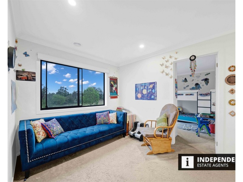 10 Steadfield Circuit, Melton South VIC 3338