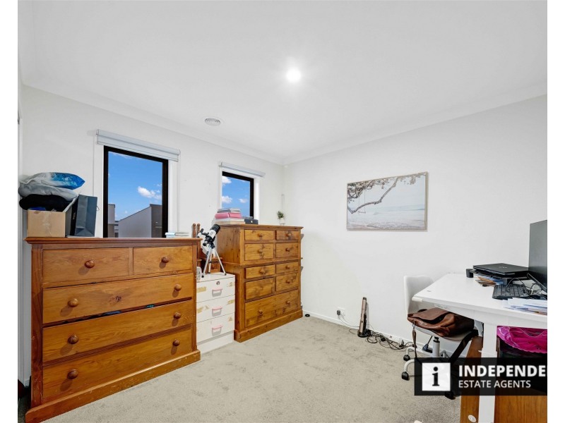 10 Steadfield Circuit, Melton South VIC 3338