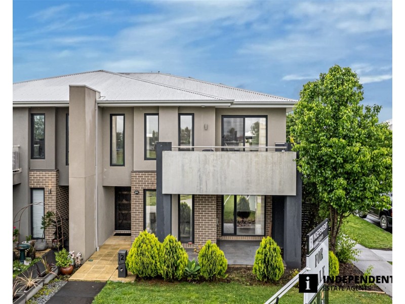 2 Quintino Walk, Clyde North VIC 3978