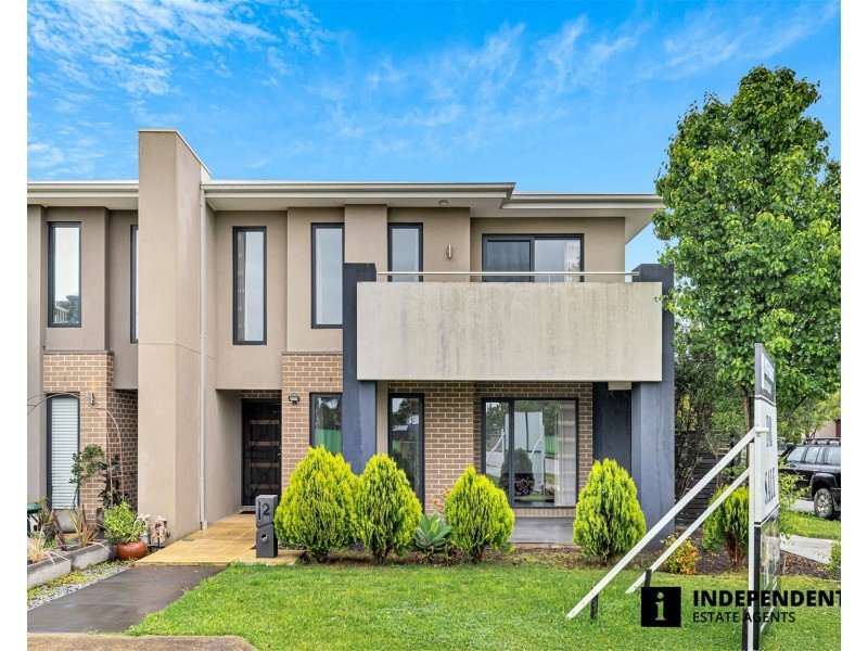 2 Quintino Walk, Clyde North VIC 3978