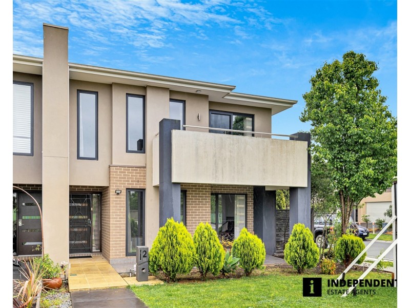 2 Quintino Walk, Clyde North VIC 3978